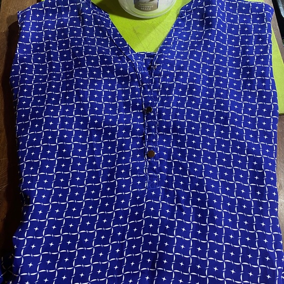 Liz Clairborne silky tank top blouse - Picture 4 of 6